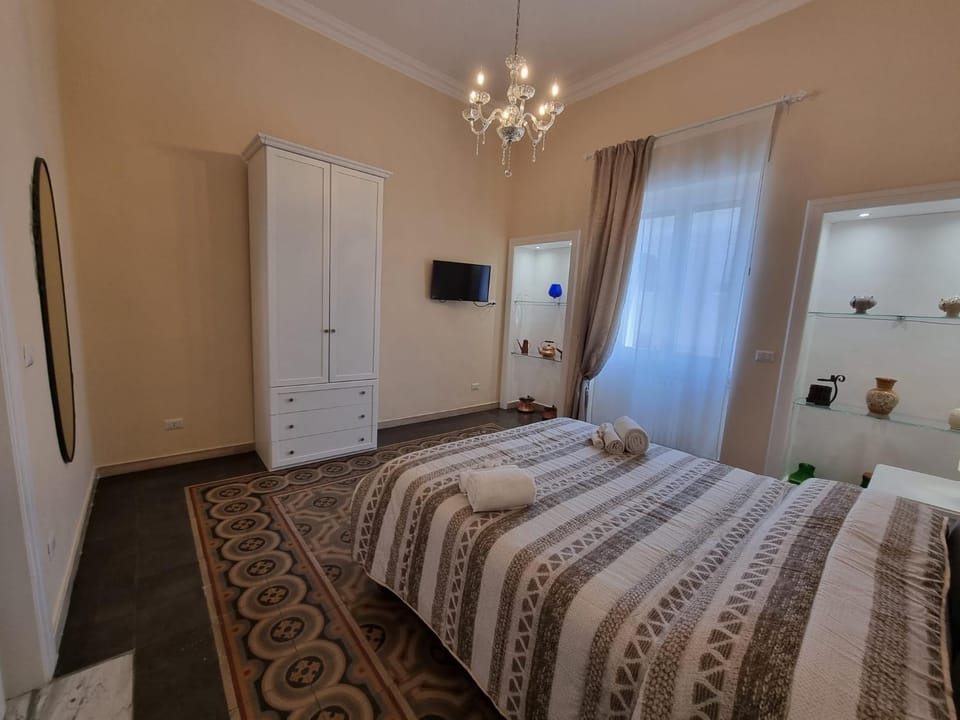 Bed, TV and multimedia, Bedroom, wardrobe