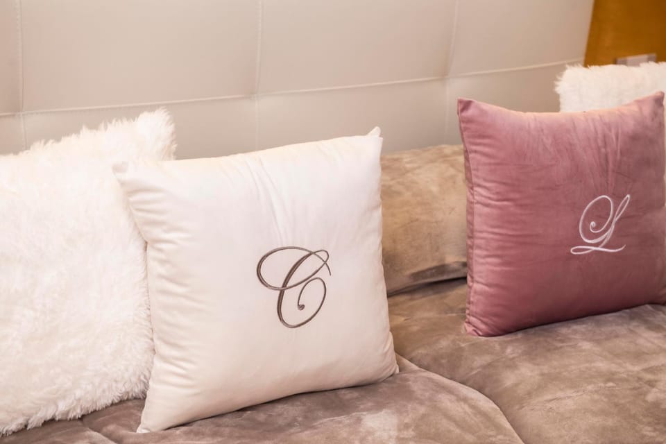 Bed, Decorative detail, Decorative detail