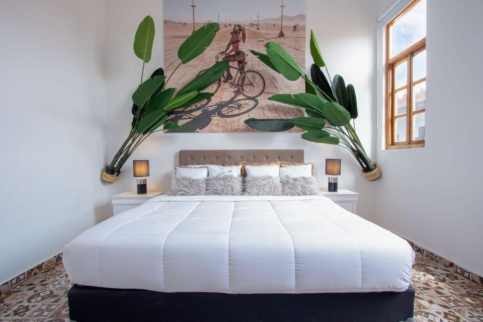 Bed, Photo of the whole room, Bedroom, internet, air conditioner