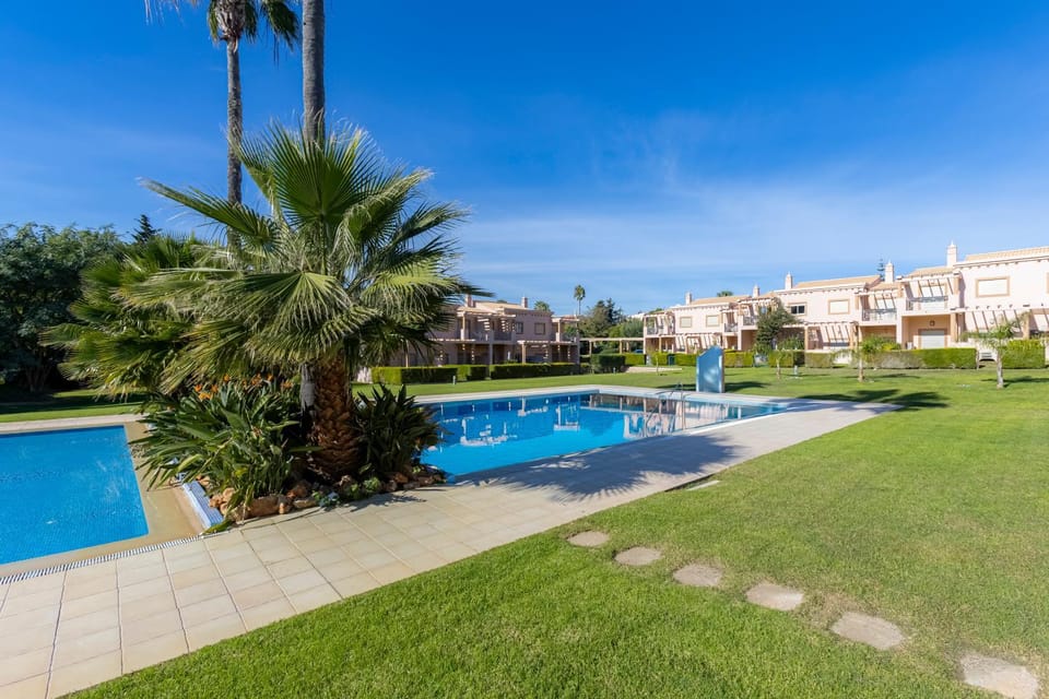 BALAIA RESIDENCE - Fantástica moradia para 6 com piscina e BBQ House in Olhos de Água
