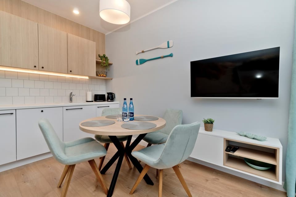 TV and multimedia, Coffee/tea facilities, Dining area, toaster