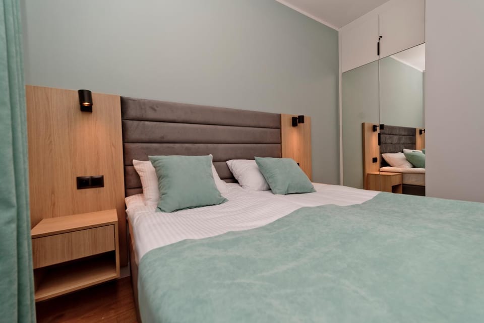 Bedroom, wardrobe