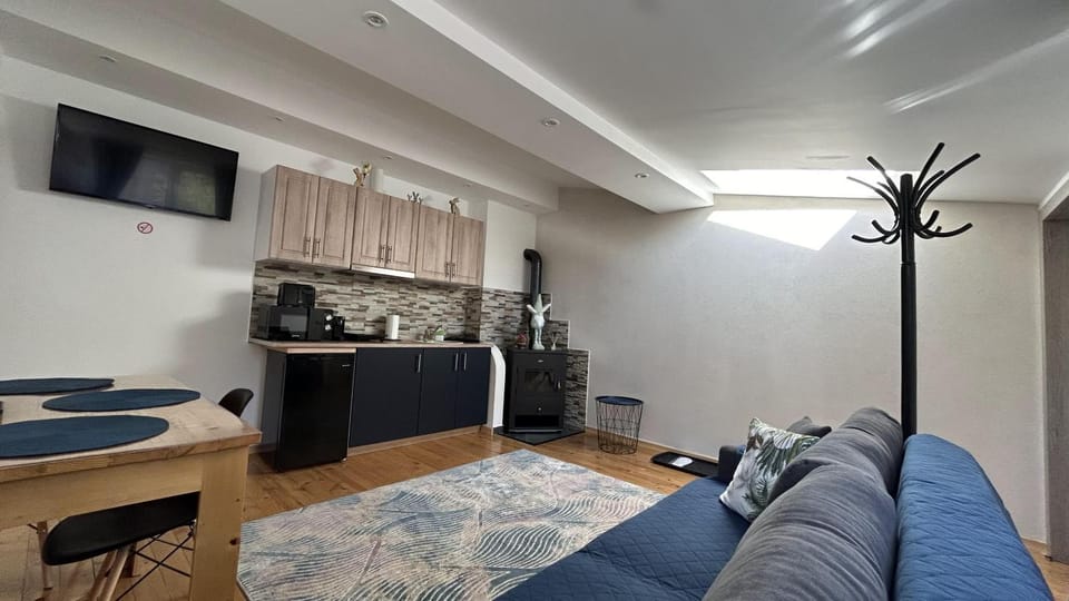 Dining area, kitchen