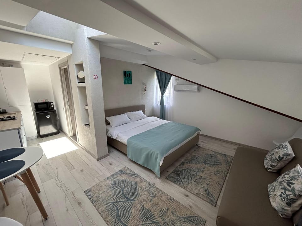 Bedroom, air conditioner