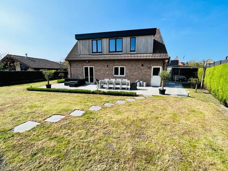 Property building, Garden, Garden view