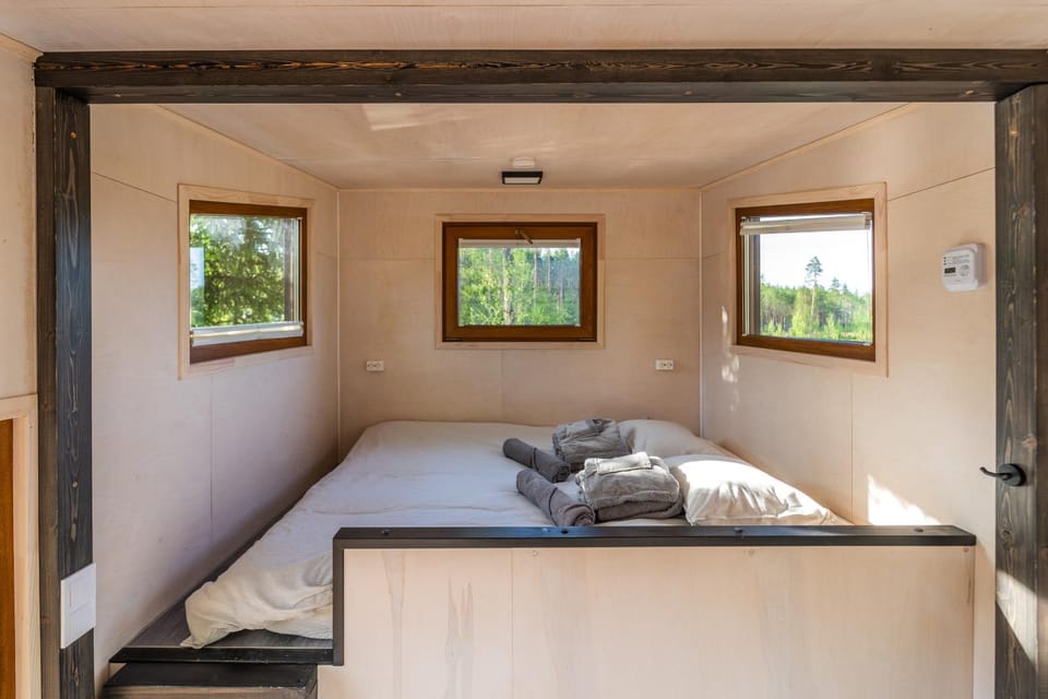Property building, Bed