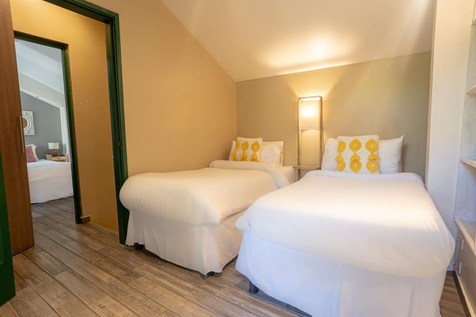 Bed, Photo of the whole room, Bedroom, internet