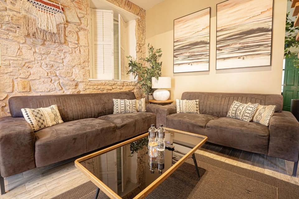 Living room, Seating area, air conditioner