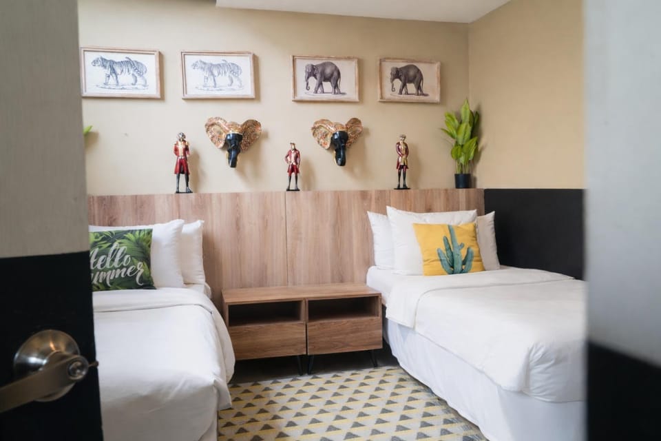 Bed, Photo of the whole room, Decorative detail, Bedroom