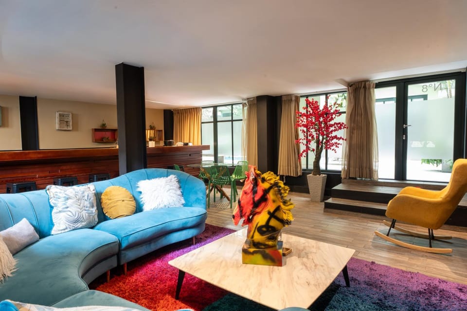 Living room, Seating area