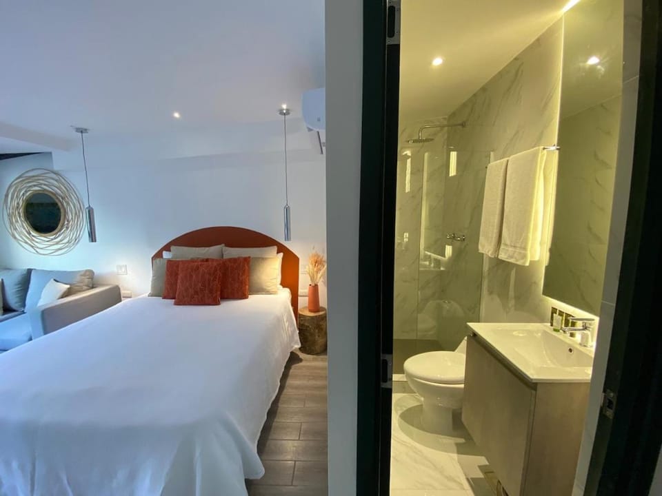 Shower, Bed, Bathroom, Photo of the whole room, Bedroom