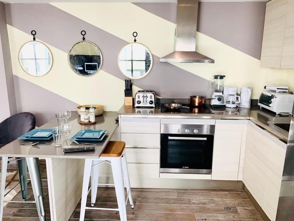Coffee/tea facilities, Kitchen or kitchenette, Other, Dining area, pet friendly, stove, toaster, kitchen