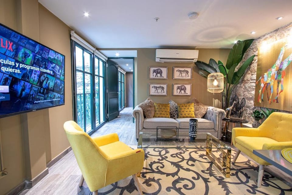 TV and multimedia, Living room, Seating area, air conditioner