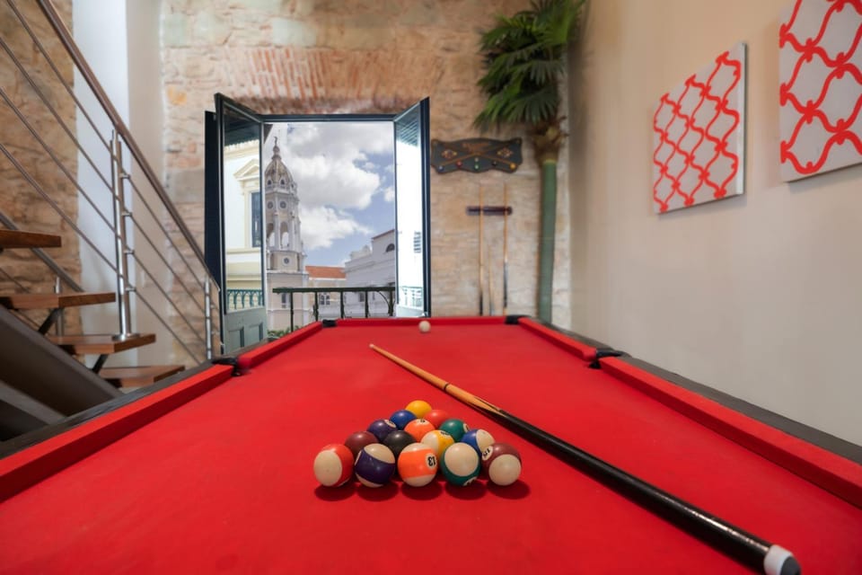 Billiard, Game Room