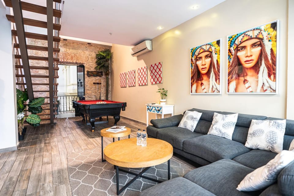 Living room, Seating area, air conditioner