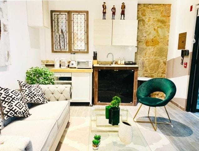 Kitchen or kitchenette, Living room, Seating area, Dining area, pet friendly, kitchen
