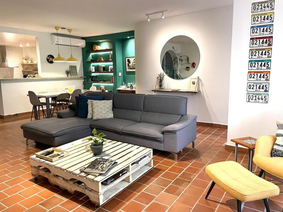 Communal lounge/ TV room, Kitchen or kitchenette, Living room, Seating area, Dining area