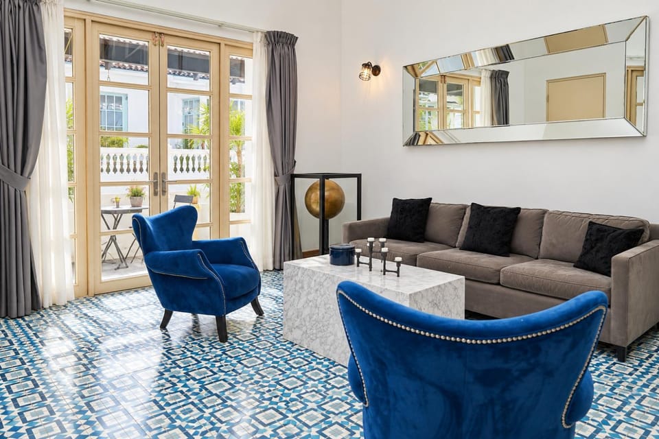 Living room, Seating area