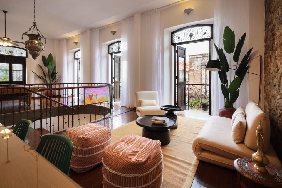 Communal lounge/ TV room, Balcony/Terrace, Living room, Seating area