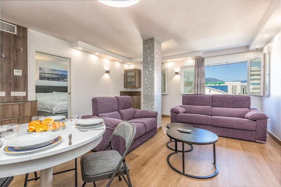 Living room, Dining area, City view, City view