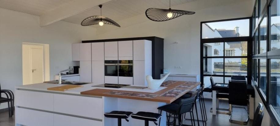 Kitchen or kitchenette, Dining area, oven, stove