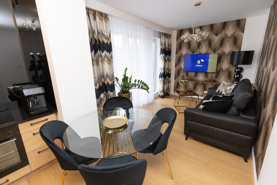 Communal lounge/ TV room, Living room, Seating area