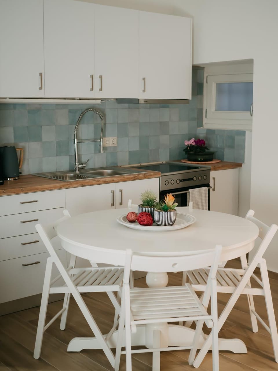 Kitchen or kitchenette, Dining area, pet friendly, stove