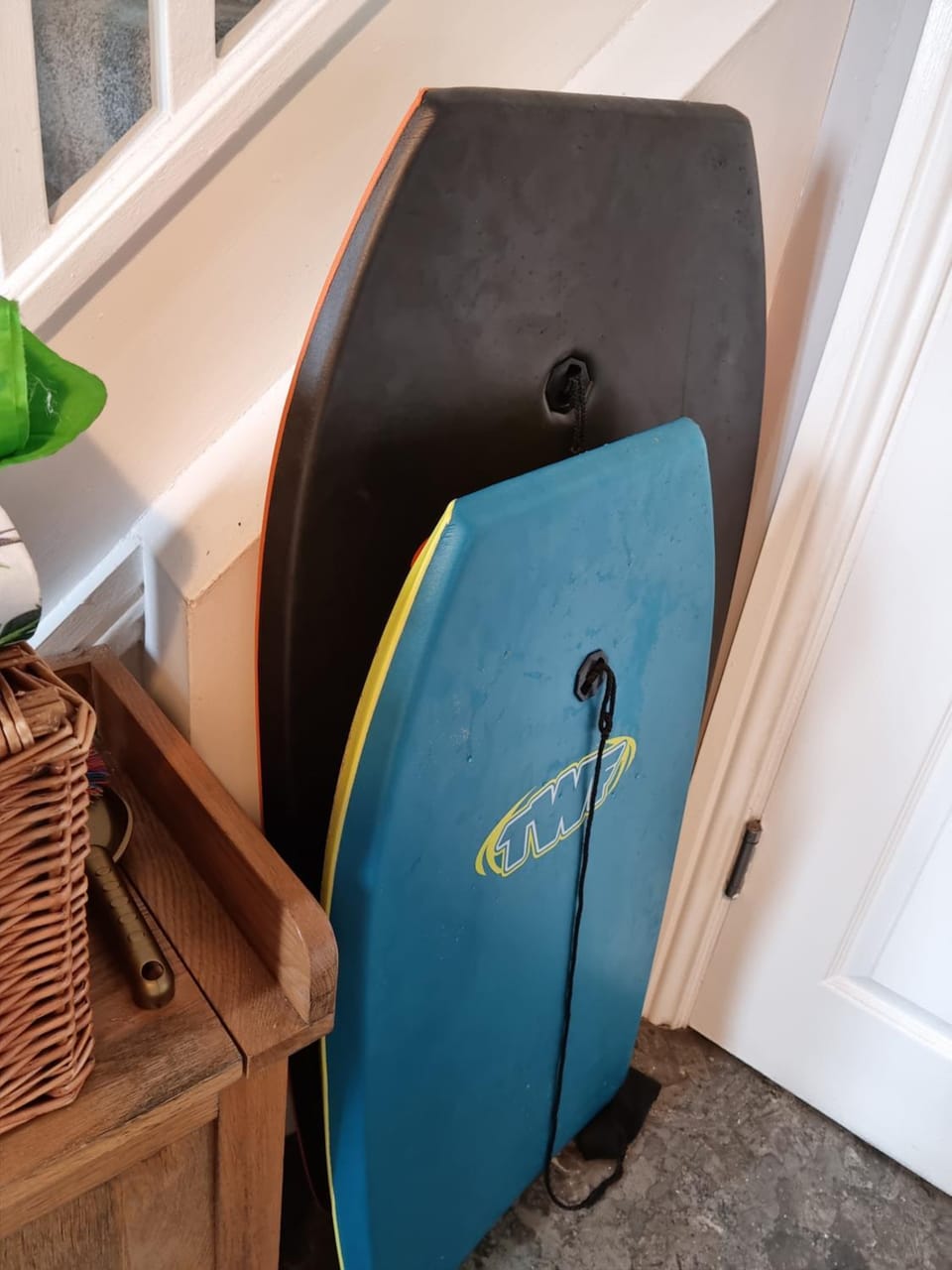 Sea Escape The Tardiis Beachfront location Aberavon beach Sea Views Driveway parking House in Wales