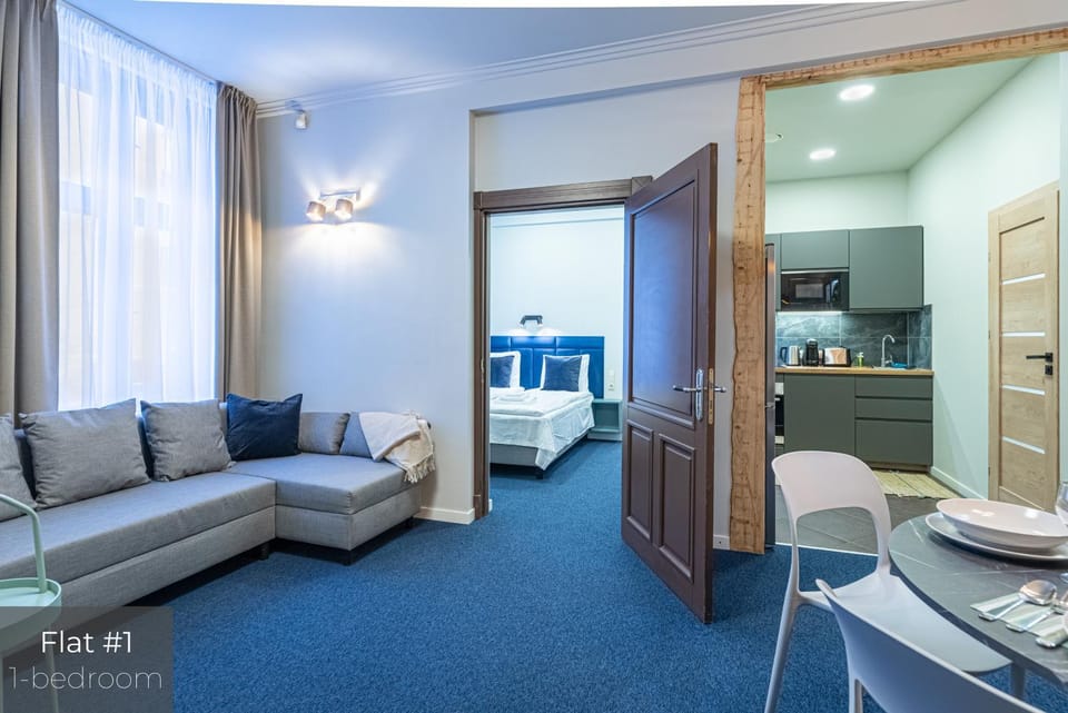 Bed, TV and multimedia, Kitchen or kitchenette, Living room, Photo of the whole room, Seating area, Bedroom