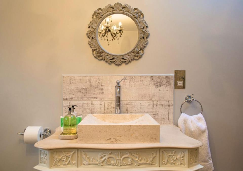 Charming 2 Bed House in Tewkesbury Centre House in Tewkesbury