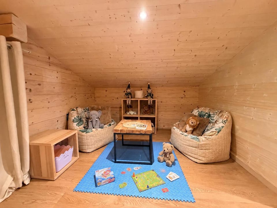 Charming family Chalet for 8 people, with private Hot Tub Chalet in Haute-Savoie