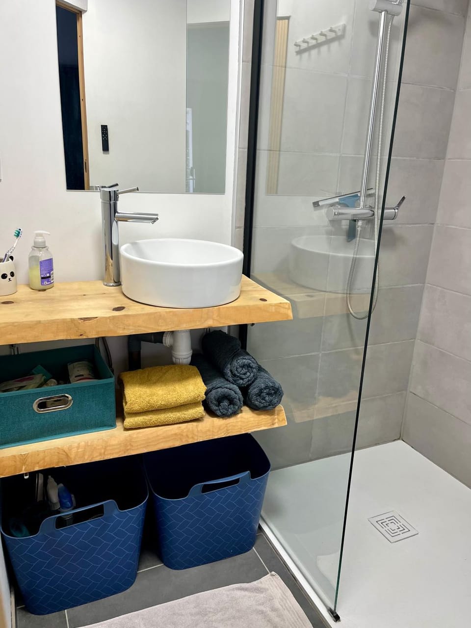 Bathroom, towels