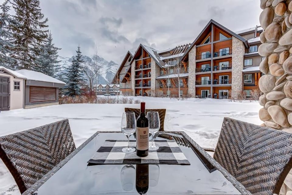 Property building, Patio, Winter, Dining area, Mountain view