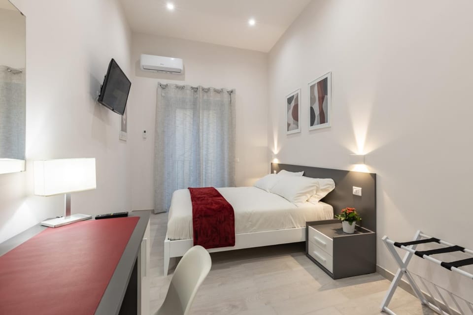 Bed, Photo of the whole room, Bedroom, hair dresser, air conditioner