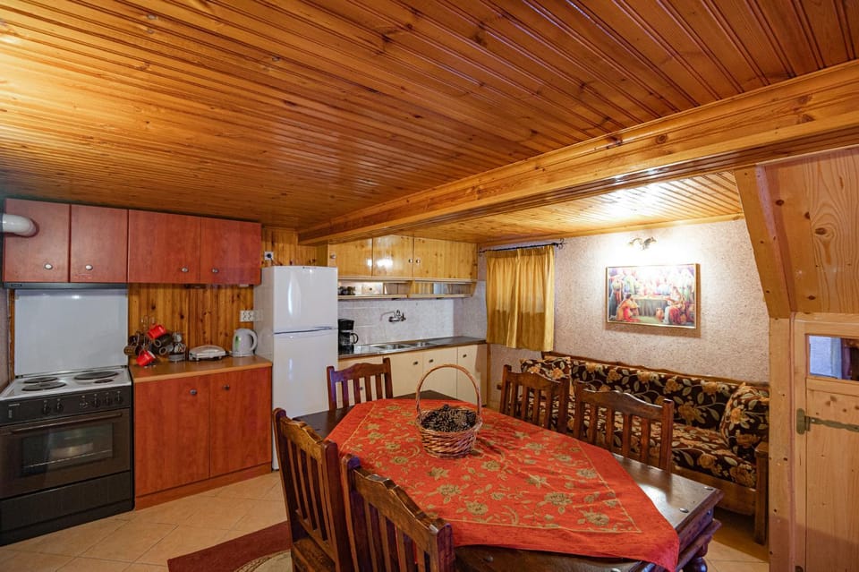 4 ΕΠΟΧΕΣ House in Peloponnese Region