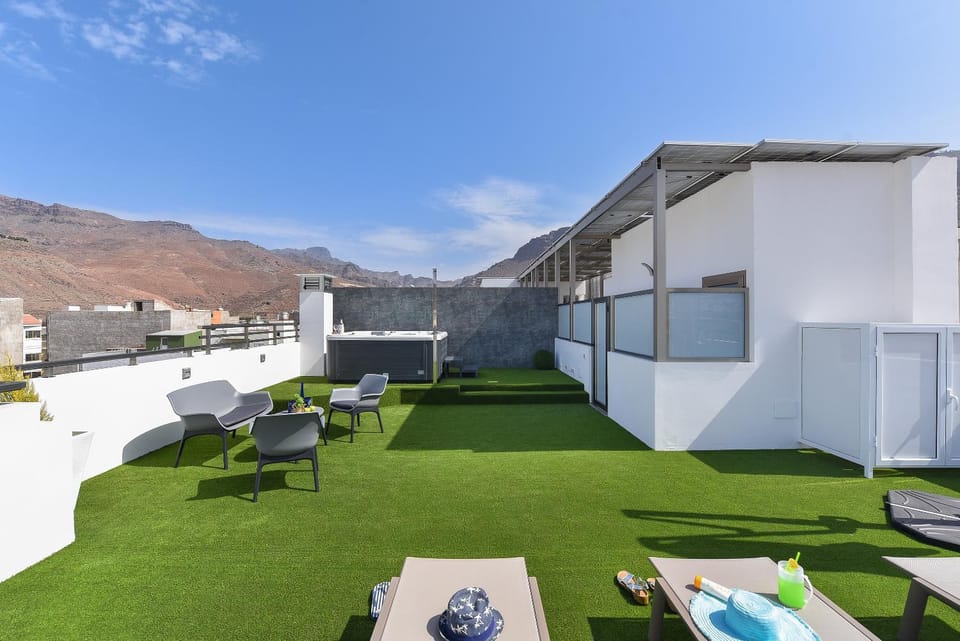 Day, Natural landscape, Hot Tub, Solarium, Mountain view, sunbed