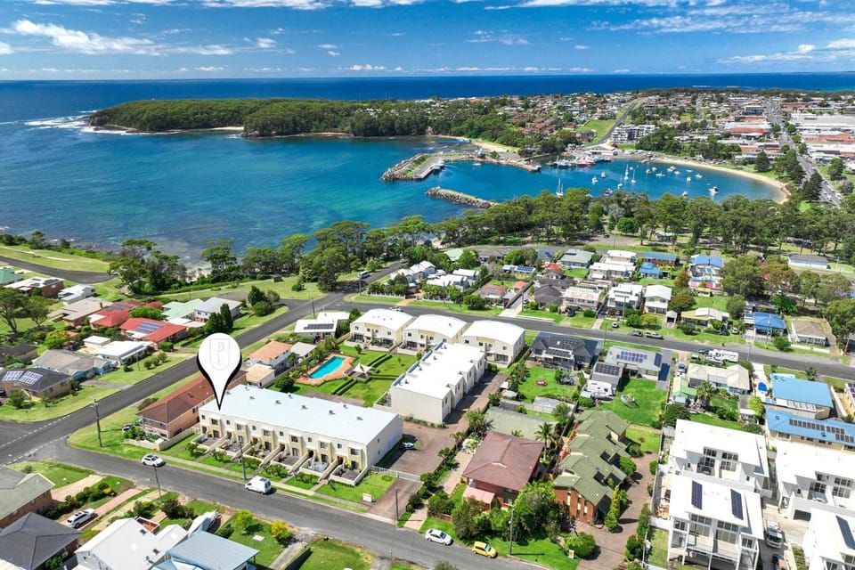 Property building, Neighbourhood, Natural landscape, Bird's eye view, Location