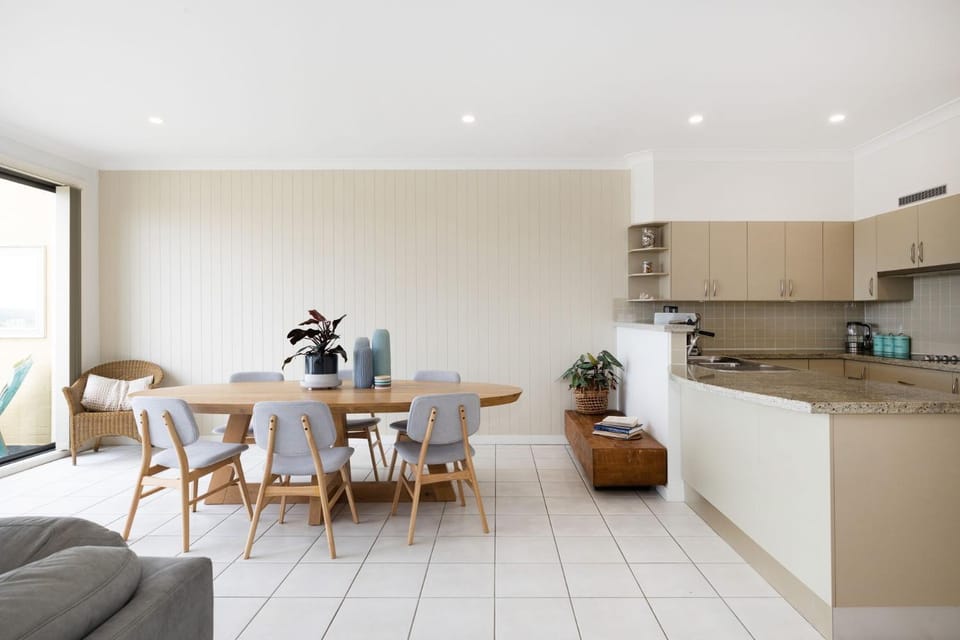 Kitchen or kitchenette, Seating area, Dining area, pet friendly, stove