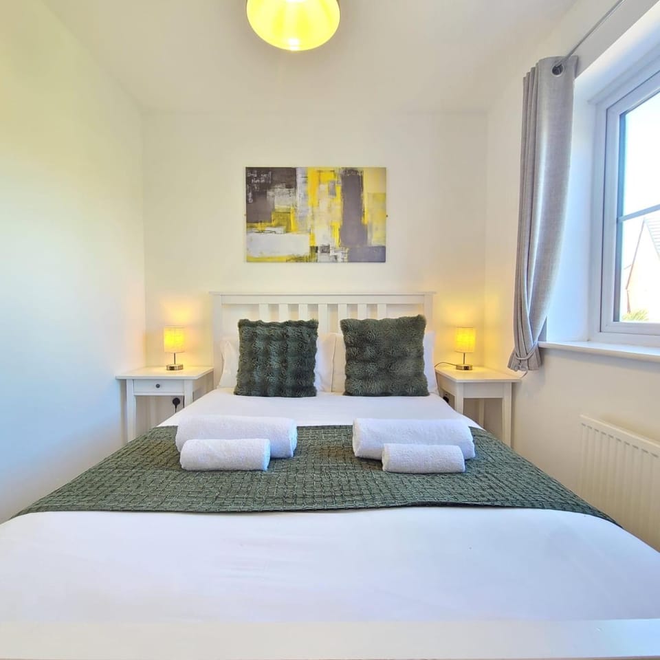 Spacious 3BR House Parking Garden Sleeps 6 House in Charnwood