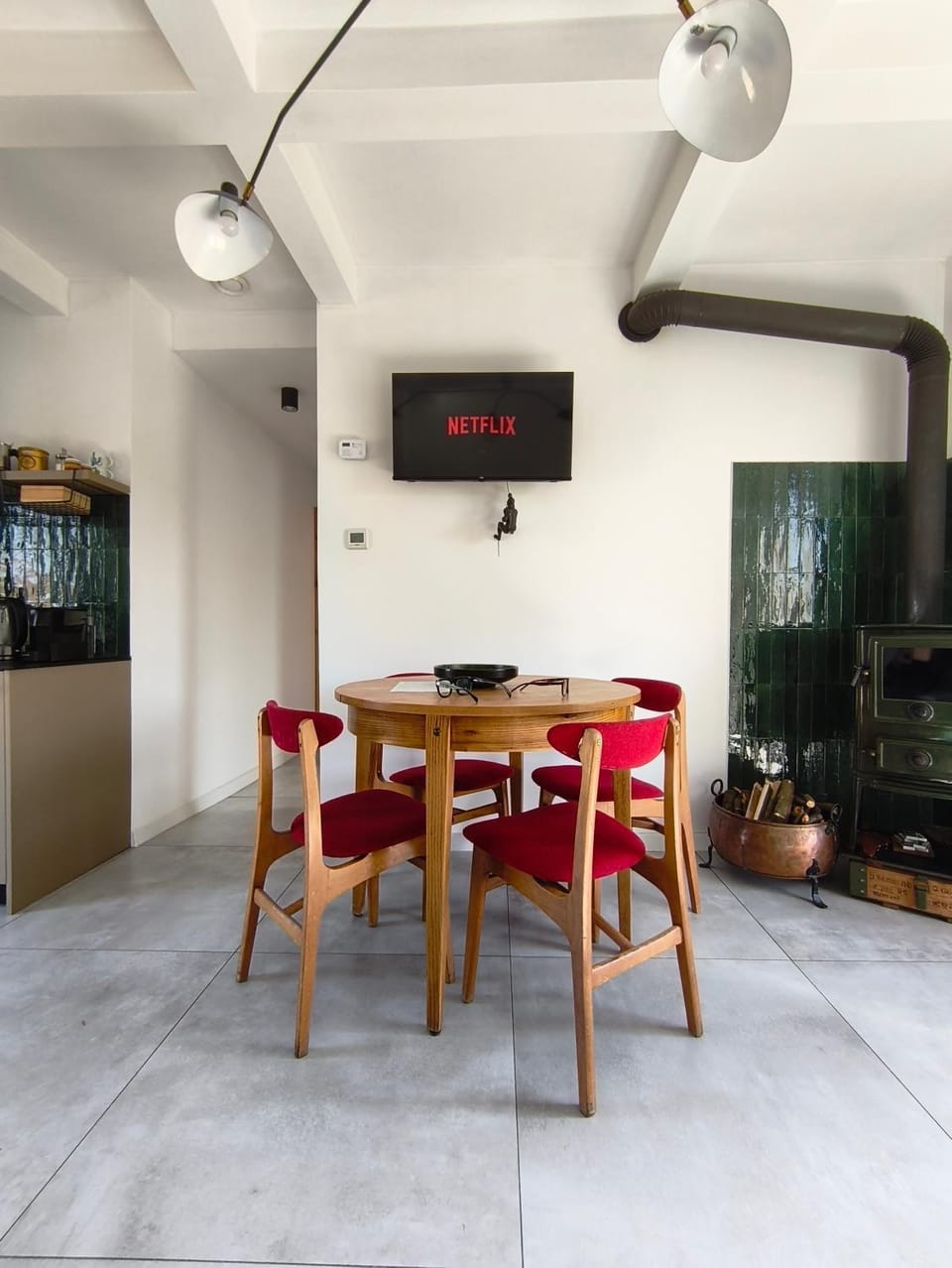 TV and multimedia, Kitchen or kitchenette