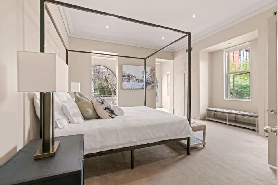 Panorama Firework View - Classic 4-Level Terrace Style Living in Kirribilli !!! House in Sydney