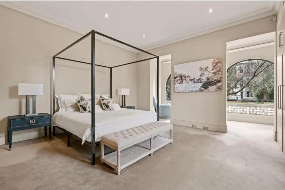 Panorama Firework View - Classic 4-Level Terrace Style Living in Kirribilli !!! House in Sydney