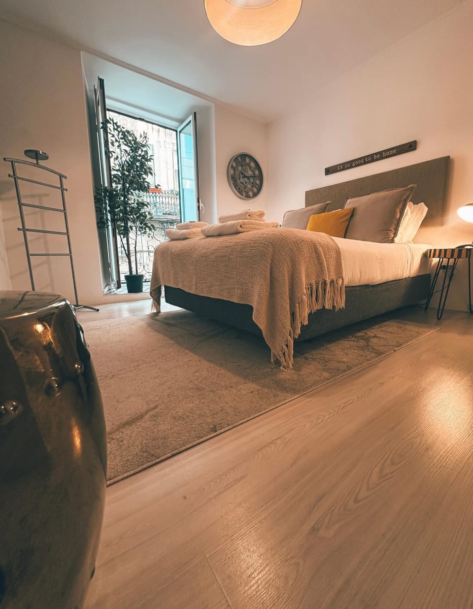 Bed, Balcony/Terrace, Photo of the whole room, Decorative detail, Bedroom, internet, towels