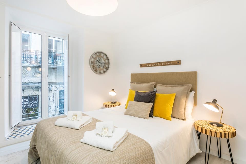 Bed, Balcony/Terrace, Photo of the whole room, Decorative detail, Bedroom, internet, towels