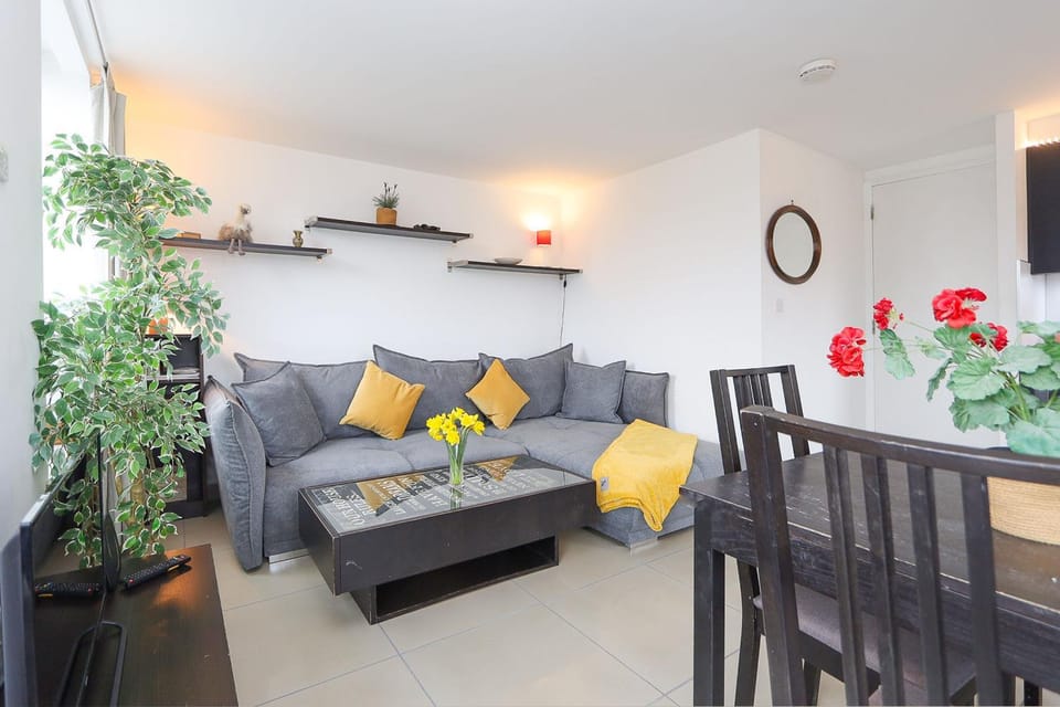 2-bed 2-bath flat around the corner from Portobello Market Apartment in City of Westminster