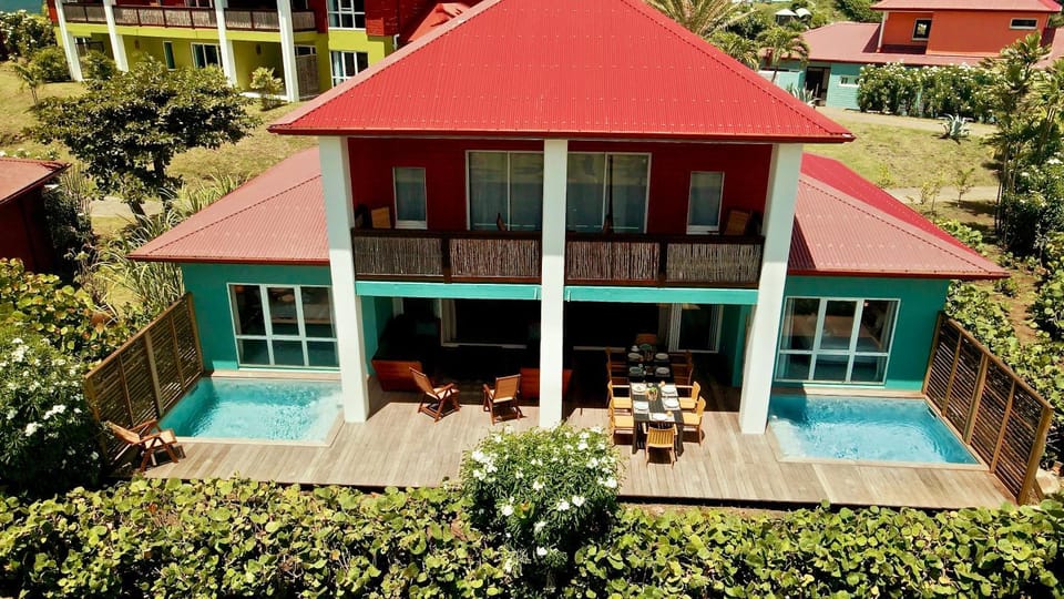 Property building, Balcony/Terrace, Pool view