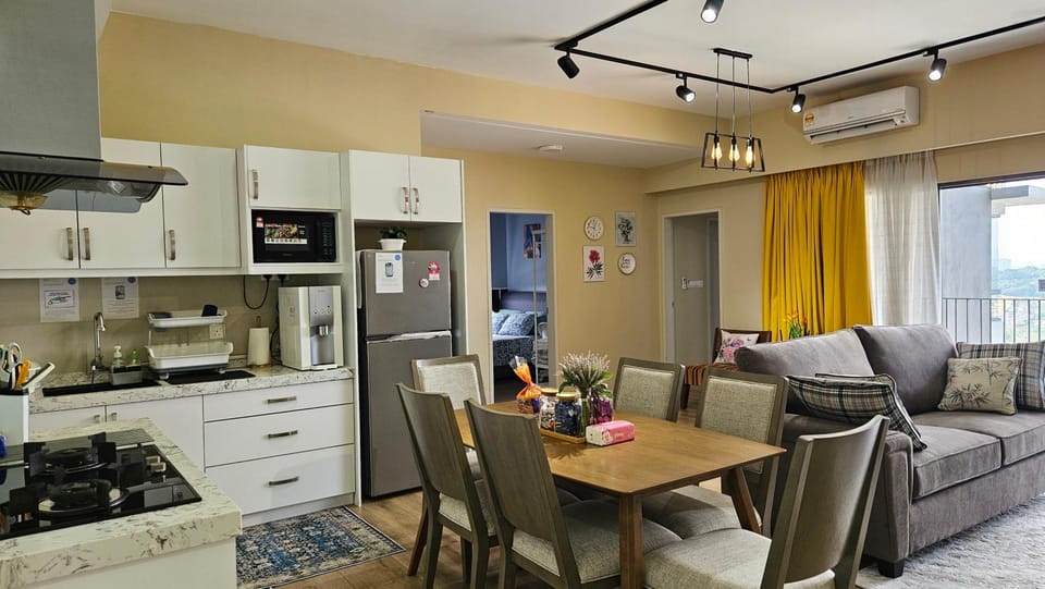 Kitchen or kitchenette, Living room, Dining area, Dinner, kitchen