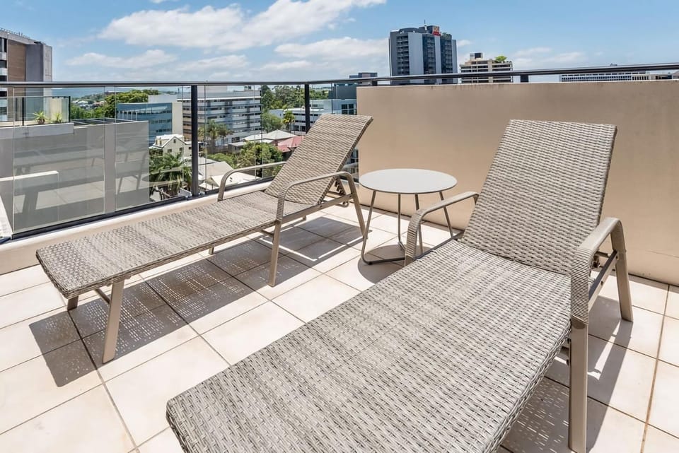 Central Springs Haven Pool & Parking Apartment in Brisbane City