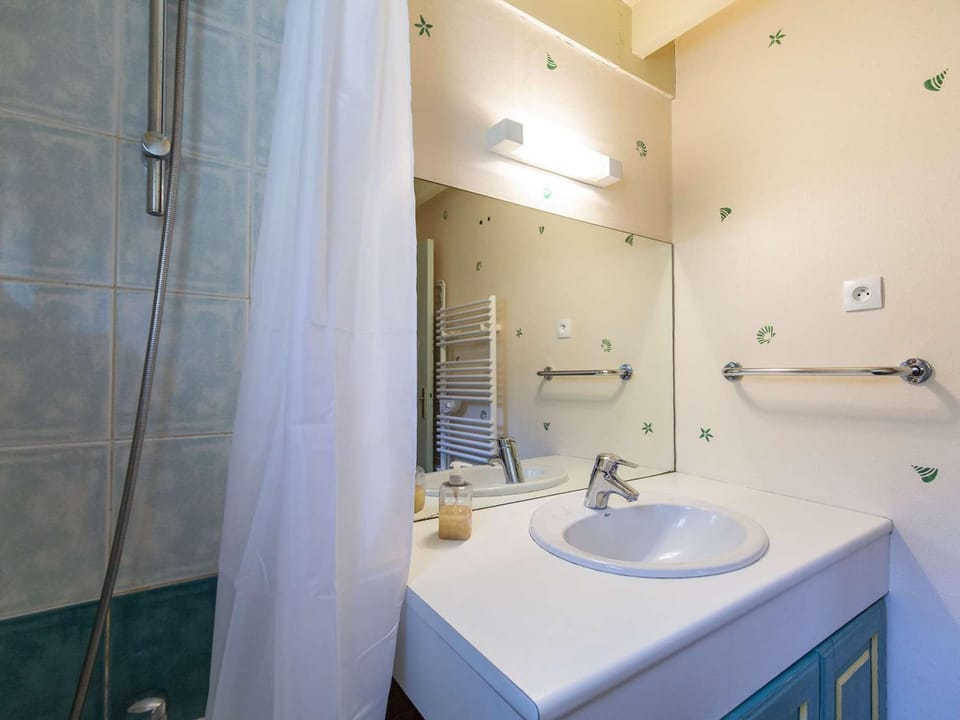 Chalet Mitoyen 3 Chambres, Terrasse, Proche Centre Cauterets, Navette Ski Gratuite - FR-1-401-254 Chalet in Cauterets