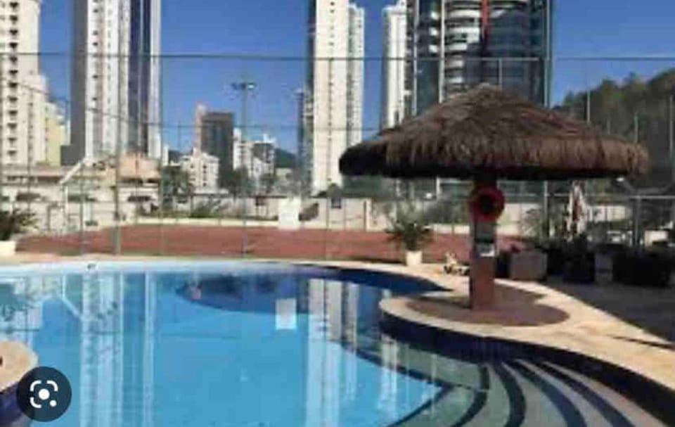 frente mar, espetacular vista mar, roda gigante Apartment in Balneário Camboriú